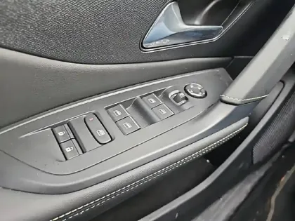 Photo 14 Peugeot 408  PHEV 180 e-EAT8