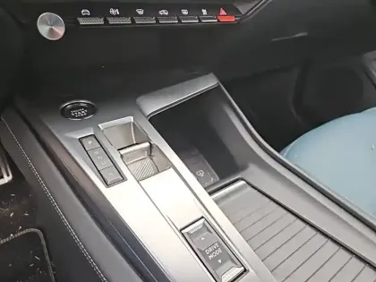 Photo 13 Peugeot 408  PHEV 180 e-EAT8