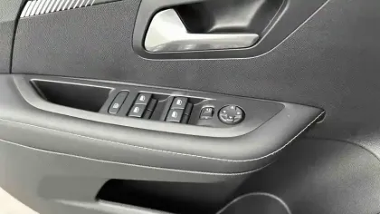 Photo 13 Peugeot 208  Hybrid 110 ch e-DCS6