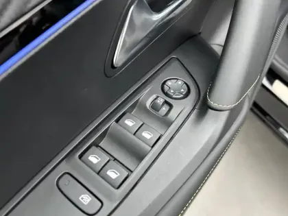 Photo 17 Peugeot 2008  Hybrid 145 e-DCS6