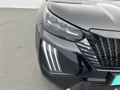 Photo 15 Peugeot 2008  Hybrid 145 e-DCS6