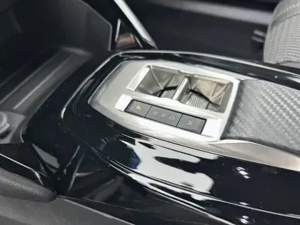 Photo 13 Peugeot 2008  Hybrid 145 e-DCS6