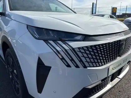 Photo 15 Peugeot 3008  Hybrid 145 e-DCS6