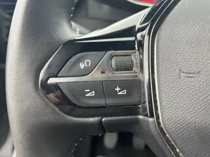 Photo 17 Peugeot 2008  PureTech 130 S&S BVM6