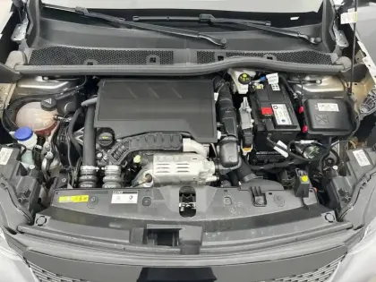 Photo 24 Peugeot 2008  PureTech 130 S&S BVM6