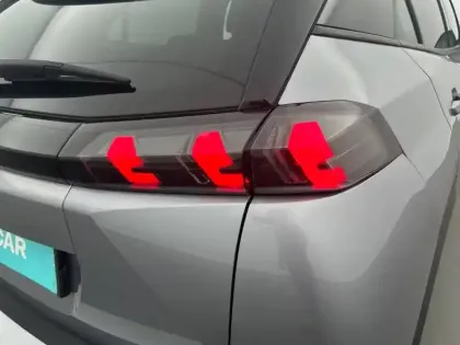 Photo 16 Peugeot 2008  PureTech 130 S&S BVM6