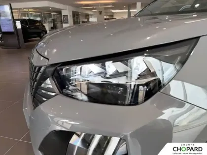 Photo 22 Peugeot 2008  Hybrid 145 e-DCS6