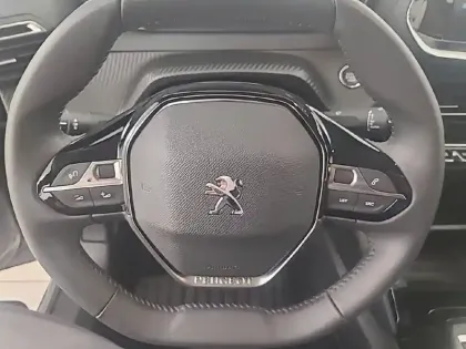 Photo 8 Peugeot 208  Electrique 50 kWh 136ch