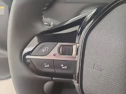 Photo 20 Peugeot 208  Electrique 50 kWh 136ch