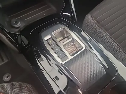 Photo 13 Peugeot 208  Electrique 50 kWh 136ch