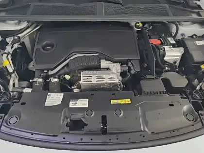 Photo 14 Peugeot 308  Hybrid 145 e-DCS6