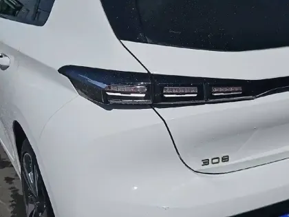 Photo 16 Peugeot 308  BlueHDi 130ch S&S EAT8