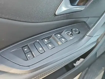 Photo 18 Peugeot 308  BlueHDi 130ch S&S EAT8