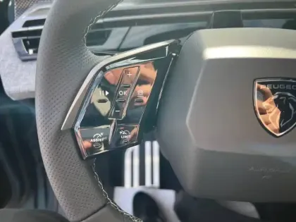 Photo 19 Peugeot 3008  Electrique 210 ch 73 kWh