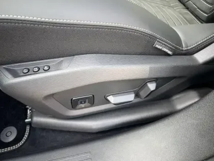 Photo 17 Peugeot 3008  Electrique 210 ch 73 kWh