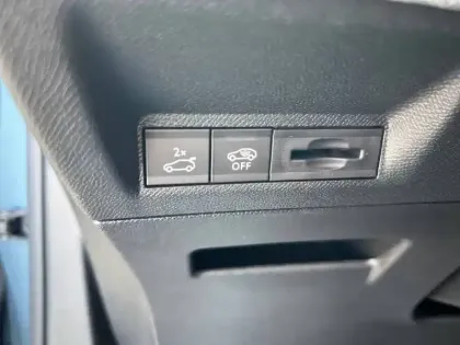 Photo 20 Peugeot 3008  Electrique 210 ch 73 kWh