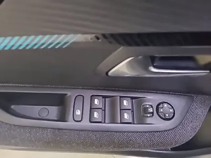 Photo 20 Peugeot 208  Electrique 50 kWh 136ch