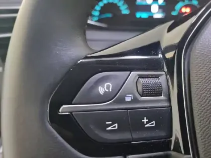 Photo 25 Peugeot 208  Electrique 50 kWh 136ch