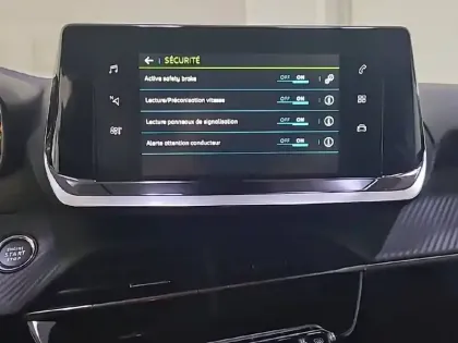 Photo 29 Peugeot 208  Electrique 50 kWh 136ch