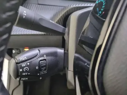 Photo 19 Peugeot 208  Electrique 50 kWh 136ch