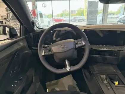 Photo 8 Opel Astra  1.2 Turbo Hybride 145 ch Automatique