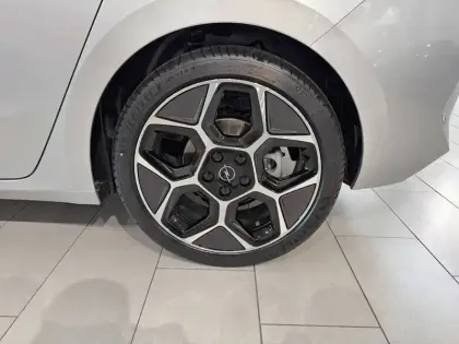 Photo 12 Opel Astra  1.2 Turbo Hybride 145 ch Automatique