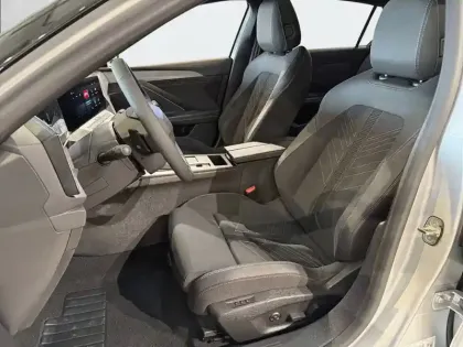 Photo 10 Opel Astra  1.2 Turbo Hybride 145 ch Automatique