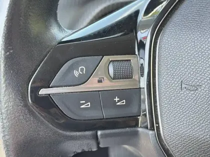Photo 14 Peugeot 208  Electrique 50 kWh 136ch