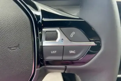 Photo 34 Peugeot 2008  Hybrid 110 e-DCS6