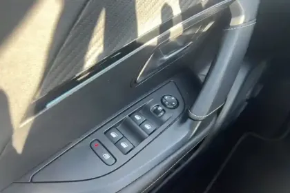 Photo 18 Peugeot 2008  PureTech 130 S&S EAT8