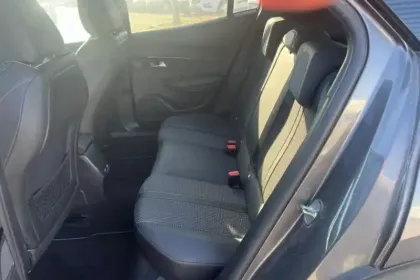 Photo 10 Peugeot 2008  PureTech 130 S&S EAT8