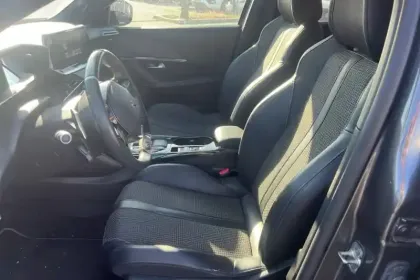 Photo 9 Peugeot 2008  PureTech 130 S&S EAT8