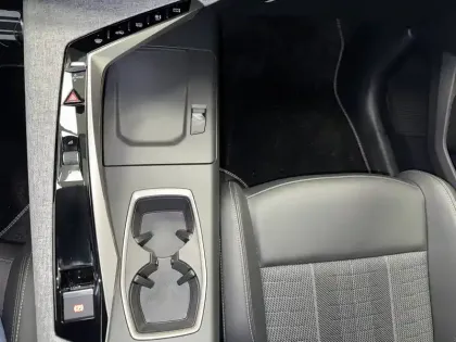 Photo 39 Peugeot 3008  Hybrid 145 e-DCS6