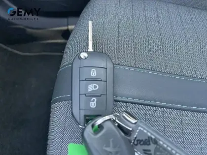 Photo 14 Peugeot 2008  BlueHDi 130 S&S EAT8