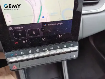 Photo 13 Renault Captur  E-Tech full hybrid 145 ch