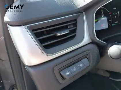 Photo 17 Renault Captur  E-Tech full hybrid 145