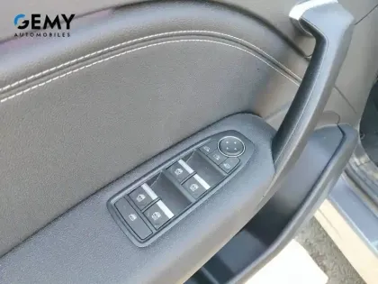 Photo 16 Renault Captur  E-Tech full hybrid 145