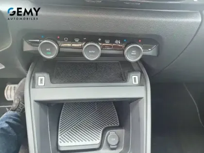 Photo 17 Citroën C4 e- 136 ch Automatique