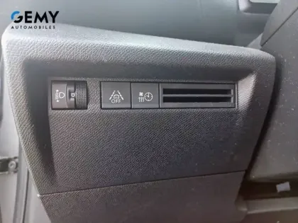 Photo 12 Citroën C4 e- 136 ch Automatique