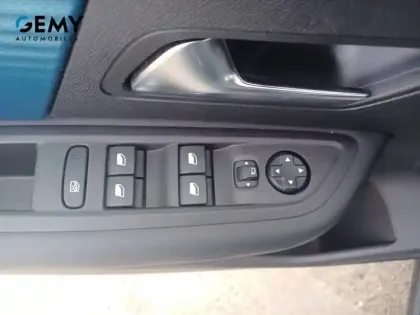 Photo 11 Citroën C4 e- 136 ch Automatique