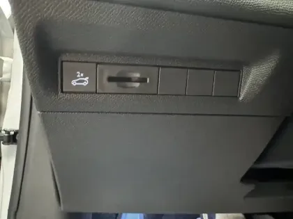 Photo 22 Peugeot 408  Hybrid 145 e-DCS6