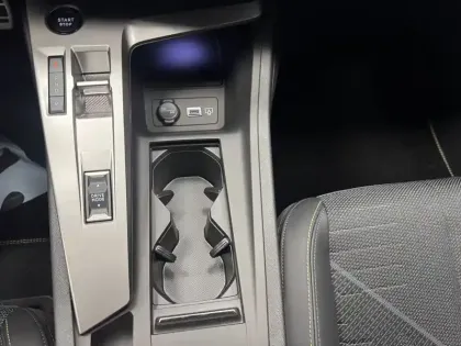 Photo 30 Peugeot 408  Hybrid 145 e-DCS6