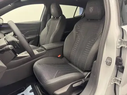 Photo 20 Peugeot 408  Hybrid 145 e-DCS6