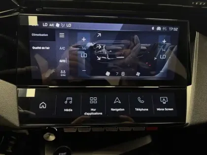 Photo 39 Peugeot 408  Hybrid 145 e-DCS6