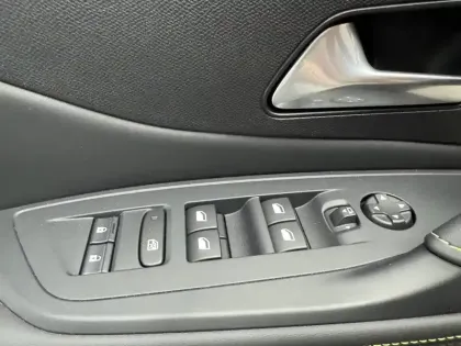 Photo 21 Peugeot 408  Hybrid 145 e-DCS6