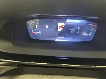 Photo 36 Peugeot 408  Hybrid 145 e-DCS6