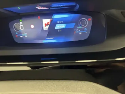 Photo 33 Peugeot 408  Hybrid 145 e-DCS6