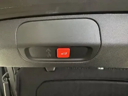 Photo 13 Peugeot 408  Hybrid 145 e-DCS6