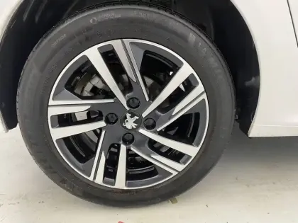 Photo 18 Peugeot 208  PureTech 100 S&S BVM6