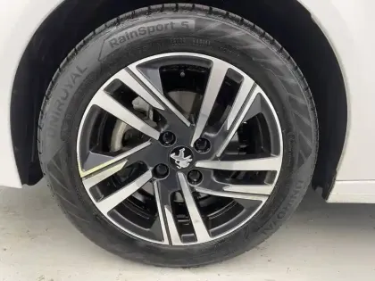Photo 16 Peugeot 208  PureTech 100 S&S BVM6